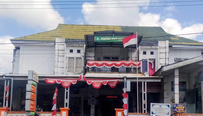 
 Kepala Puskesmas Bontobangun Kembali Disorot Usai Petugas Diduga Ngobrol dan Tertawa Saat Jam Pelayanan