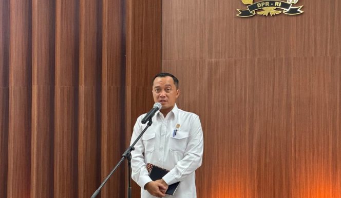 
 Prabowo Instruksikan Penanganan Karhutla Maksimal, Titik Api Banyak di Kalbar-Kalteng