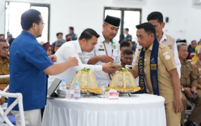 
 Bupati Sidrap Kukuhkan Pengurus Karang Taruna Kecamatan 2026–2031, Dorong Pemuda Perkuat Gerakan Sosial