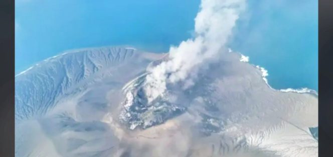 
 Saat Langit dan Udara Tak Lagi Ramah: Catatan Kelabu Erupsi Anak Krakatau