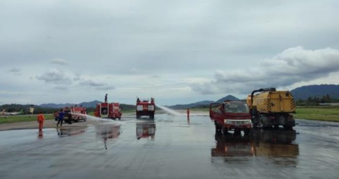
 Asap Tebal Kepung Runway, Bandara Sam Ratulangi Manado Tutup Sementara